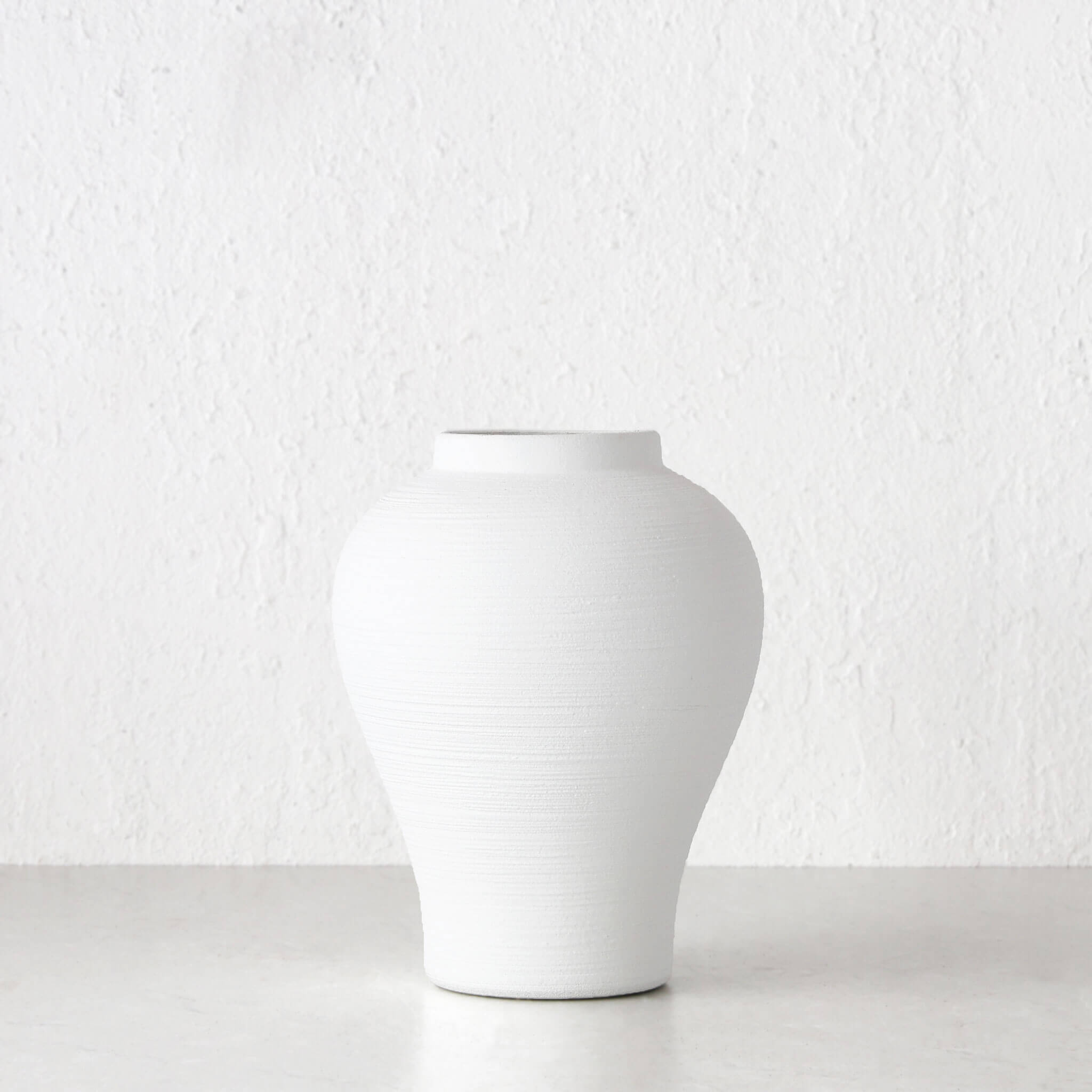 Kholm Ceramic Vase – Natural White Ceramic