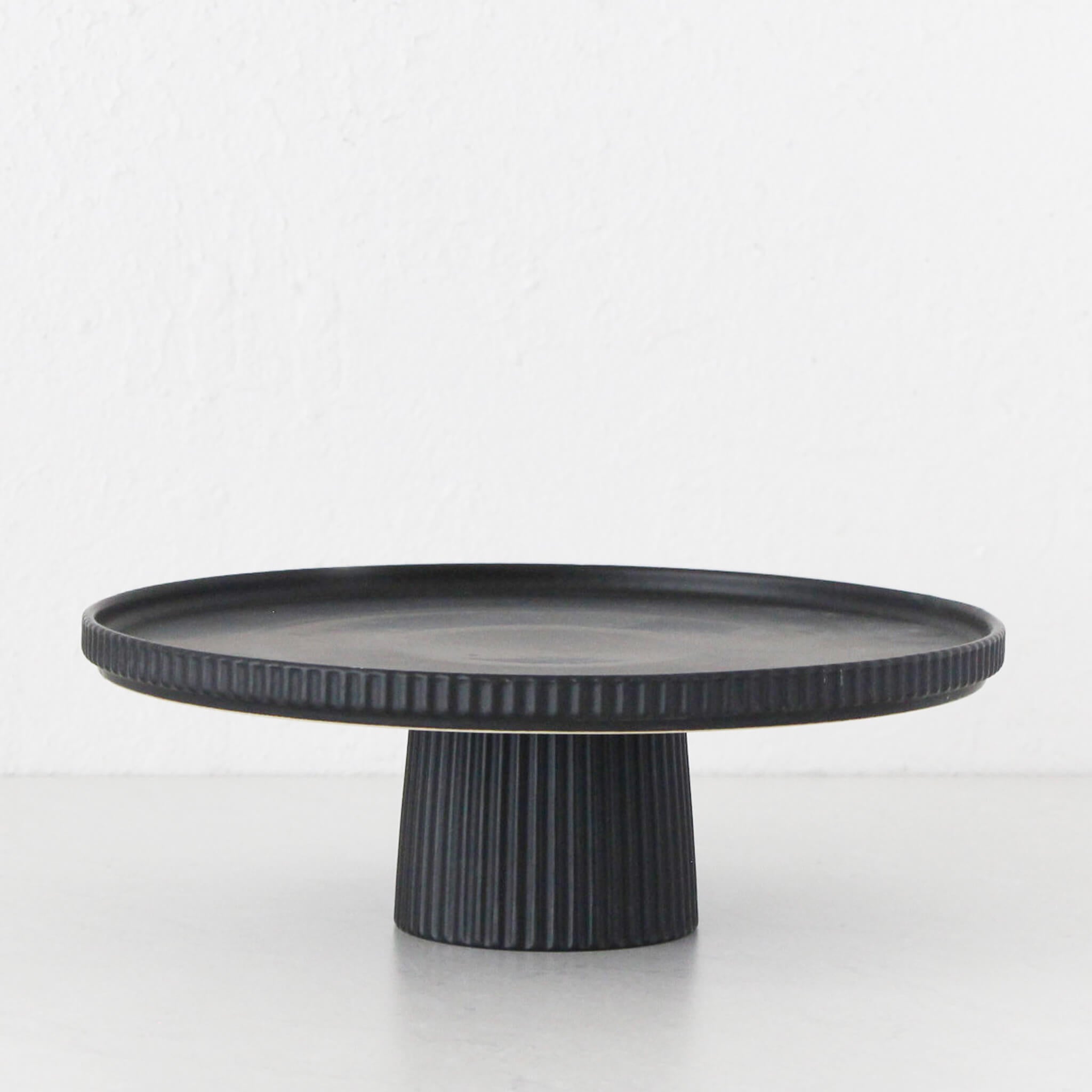 Ceramic Ribbed Footed Stand – Matte Black